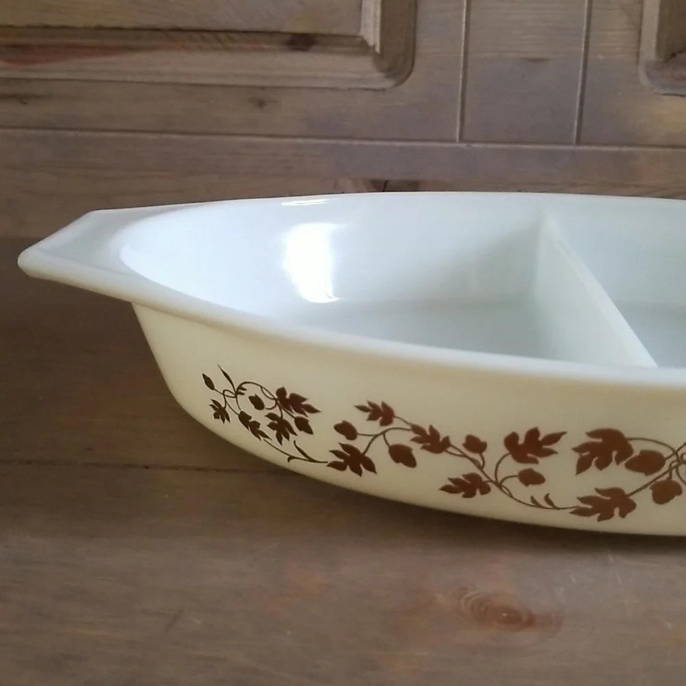 Pyrex vintage gold